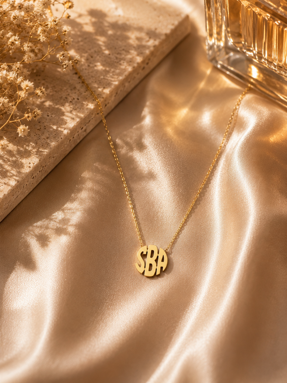 Üç İsmi Bir Arada Taşı — Kişiye Özel 925 Gümüş Monogram Kolye